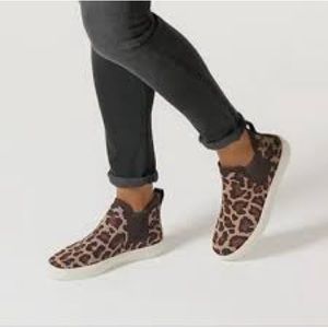 Rothy’s Wildcat Chelsea Sneaker size 9